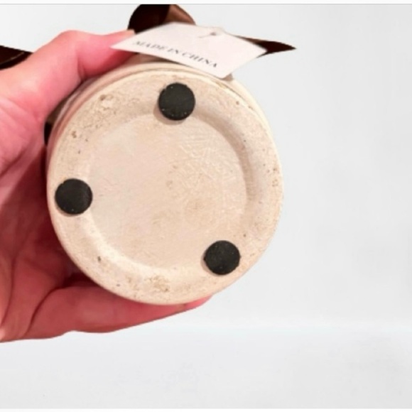 NWT- Bundle of Wheat in Distressed
Ceramic Planter. Size: 11"H - Picture 8 of 8